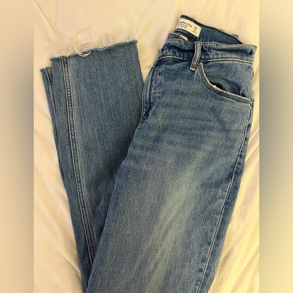 Abercrombie & Fitch The 90s Straight Ultra High Rise Curve Love Jeans - Picture 7 of 7